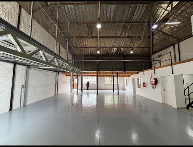299M² WAREHOUSE TO LET IN HALFWAY HOUSE